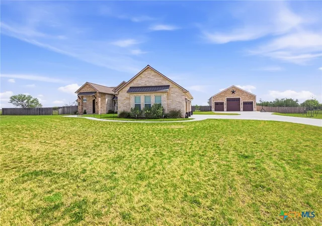 Photo 3 of Single family home for sale at 500 Sendera Loop, Victoria, TX 77904 | MLS# 608569 | Listing updated on 2026-08-20