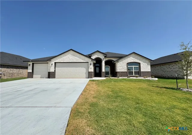 Photo 1 of Single family home for sale at 718 Golden Eagle Dr, Salado, TX 76571 | MLS# 608712 | Listing updated on 2026-09-15