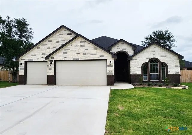 Photo 2 of Single family home for sale at 806 Eagle Hts Dr, Salado, TX 76571 | MLS# 608804 | Listing updated on 2026-09-18