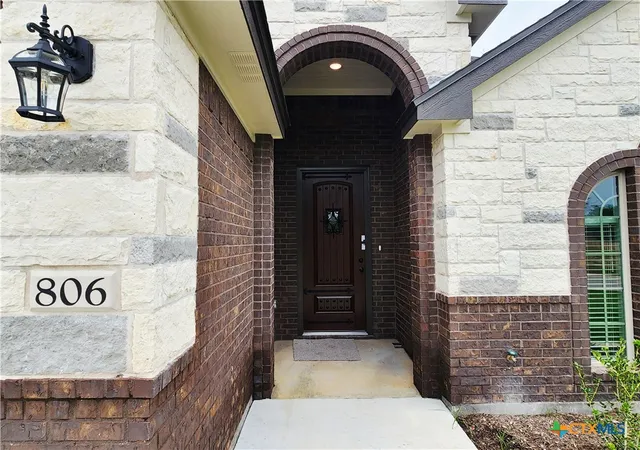 Photo 3 of Single family home for sale at 806 Eagle Hts Dr, Salado, TX 76571 | MLS# 608804 | Listing updated on 2026-09-18