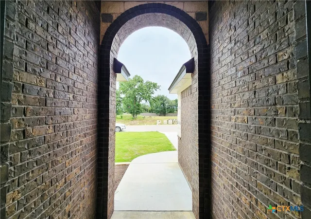 Photo 4 of Single family home for sale at 806 Eagle Hts Dr, Salado, TX 76571 | MLS# 608804 | Listing updated on 2026-09-18
