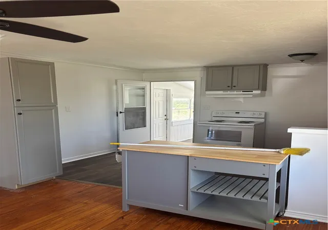Photo 4 of Sale Pending at 308 Poth St, Yoakum, TX 77995 | MLS# 608826 | Listing updated on 2026-08-19