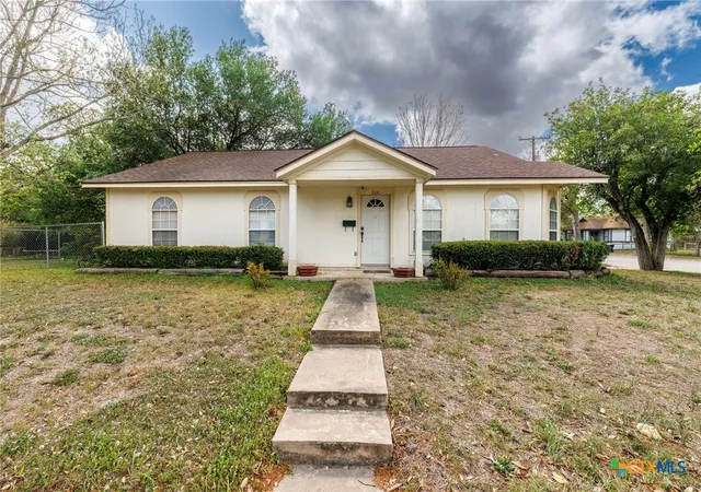 Photo 1 of Single family home for sale at 806 Saint Michael St, Gonzales, TX 78629 | MLS# 608814 | Listing updated on 2026-09-08