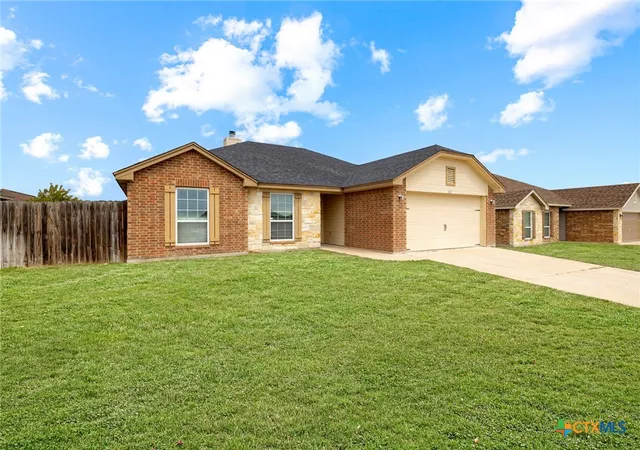 Photo 3 of Sale Pending at 2609 Alamocitos Crk Dr, Killeen, TX 76549 | MLS# 608156 | Listing updated on 2026-10-07