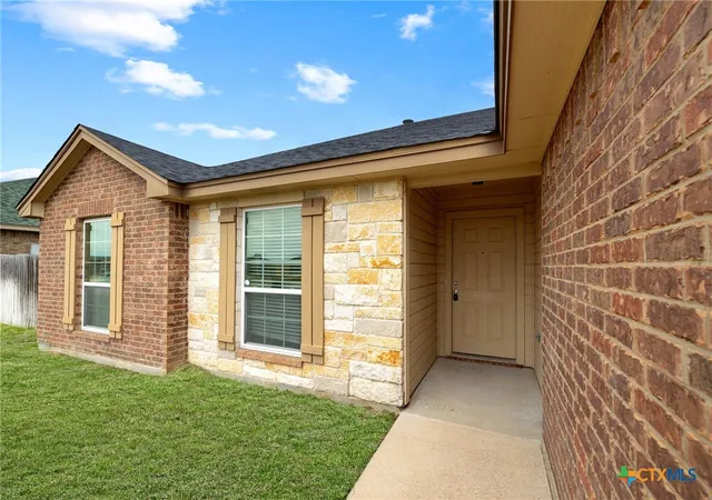 Photo 4 of Sale Pending at 2609 Alamocitos Crk Dr, Killeen, TX 76549 | MLS# 608156 | Listing updated on 2026-10-07