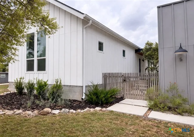 Photo 1 of Single family home for sale at 5 Cripple Crk Ct, Wimberley, TX 78676 | MLS# 609357 | Listing updated on 2026-09-11