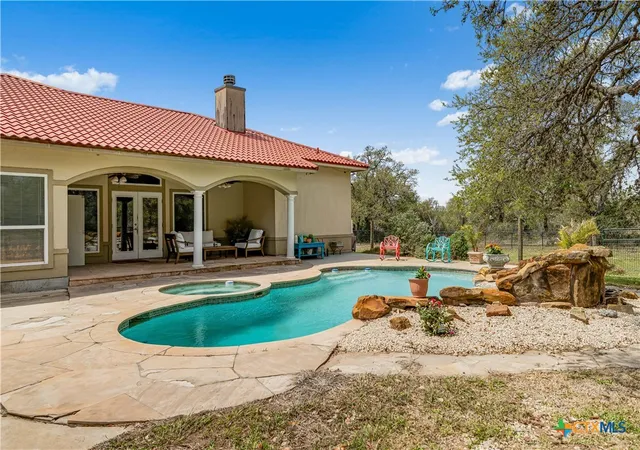 Photo 3 of Single family home for sale at 16 Rockwood Dr, Victoria, TX 77905 | MLS# 609699 | Listing updated on 2026-08-21