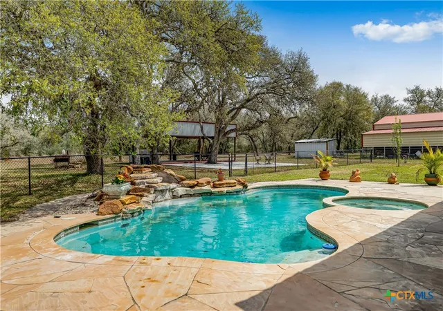 Photo 3 of Single family home for sale at 16 Rockwood Dr, Victoria, TX 77905 | MLS# 609699 | Listing updated on 2026-08-21