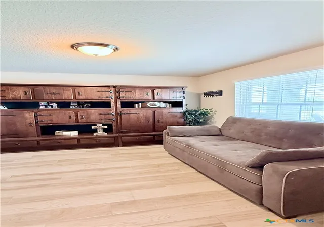Photo 3 of Sale Pending at 1660 W Nolte Farms Rd, Seguin, TX 78155 | MLS# 609808 | Listing updated on 2026-09-23