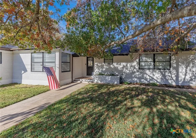 Photo 2 of Single family home for sale at 139 E Cottonwood Dr, Granite Shoals, TX 78654 | MLS# 609807 | Listing updated on 2026-08-28