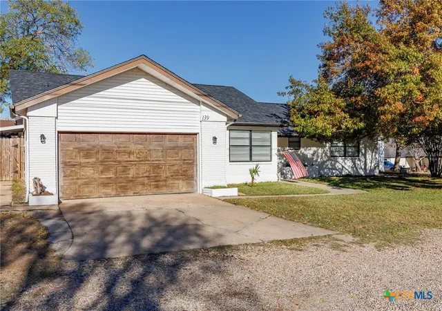 Photo 4 of Single family home for sale at 139 E Cottonwood Dr, Granite Shoals, TX 78654 | MLS# 609807 | Listing updated on 2026-08-28