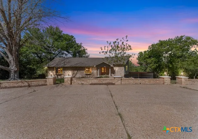 Photo 2 of Single family home for sale at 608 Ridgecrest Dr, Salado, TX 76571 | MLS# 610344 | Listing updated on 2026-09-02