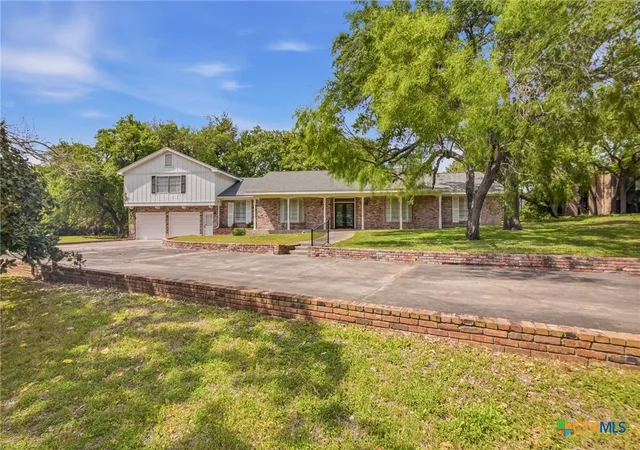 Photo 1 of Sale Pending at 15 Jade Dr, Victoria, TX 77904 | MLS# 609327 | Listing updated on 2026-09-12
