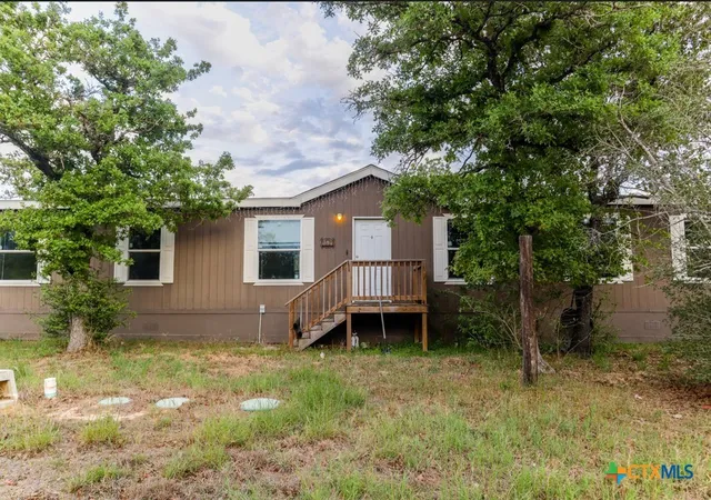 Manufactured home for sale at 293 Turkey Tree Trl, Seguin, TX 78155 | MLS# 610508