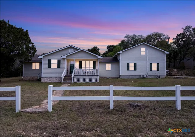 Photo 1 of Single family home for sale at 462 Flatrock Dr, Canyon Lake, TX 78133 | MLS# 609709 | Listing updated on 2026-07-07
