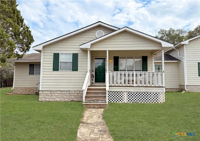 Photo 3 of Single family home for sale at 462 Flatrock Dr, Canyon Lake, TX 78133 | MLS# 609709 | Listing updated on 2026-07-07