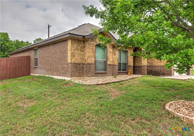 Photo 2 of Sale Pending at 7814 Dudleys Draw Dr, Temple, TX 76502 | MLS# 610435 | Listing updated on 2026-09-30