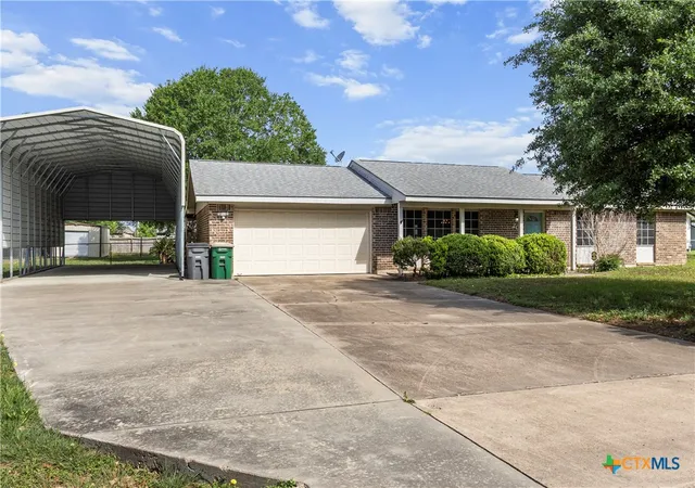 Photo 1 of Single family home for sale at 204 Berwick St, Victoria, TX 77904 | MLS# 610149 | Listing updated on 2026-08-26