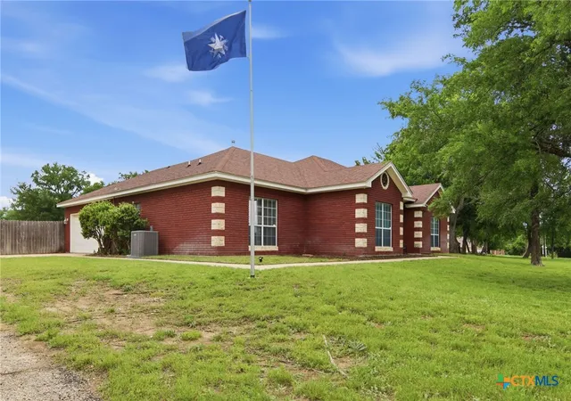 Photo 3 of Sale Pending at 1398 County Rd 3152, Kempner, TX 76539 | MLS# 610568 | Listing updated on 2026-09-12
