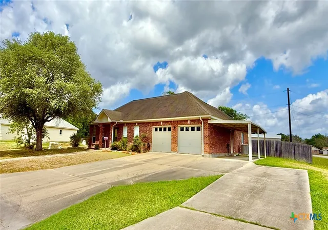 Photo 3 of Single family home for sale at 415 S Trinity St, Edna, TX 77957 | MLS# 610987 | Listing updated on 2026-09-09
