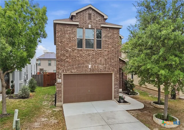 Photo 4 of Single family home for sale at 3933 Legend Pond Dr, New Braunfels, TX 78130 | MLS# 610993 | Listing updated on 2026-10-02