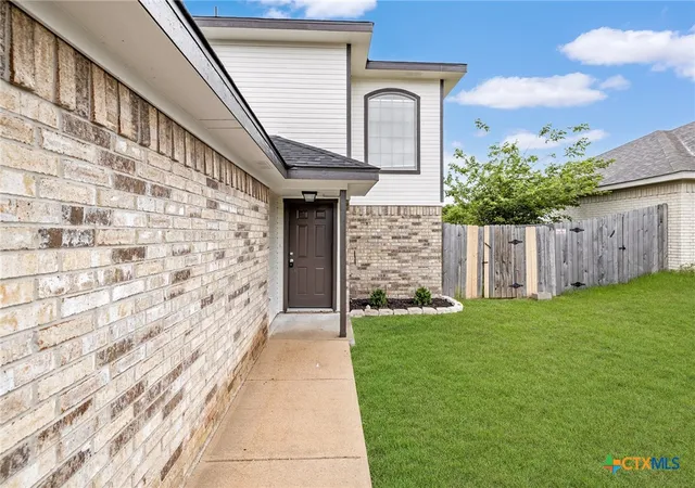 Photo 3 of Sale Pending at 314 Deloris Dr, Killeen, TX 76542 | MLS# 611074 | Listing updated on 2026-09-25