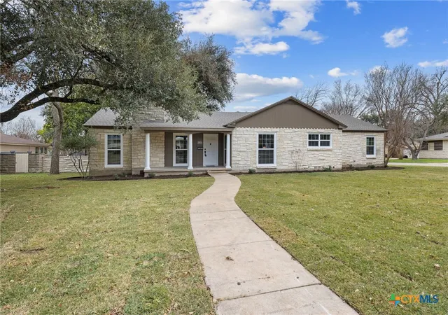 Photo 1 of Single family home for sale at 615 W Royal Ave, Temple, TX 76501 | MLS# 611116 | Listing updated on 2026-09-16