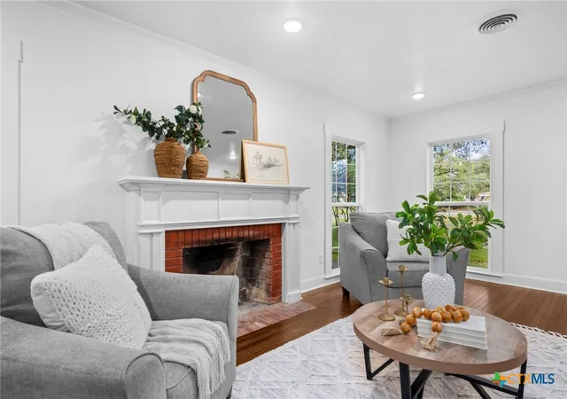 Photo 3 of Single family home for sale at 615 W Royal Ave, Temple, TX 76501 | MLS# 611116 | Listing updated on 2026-09-16