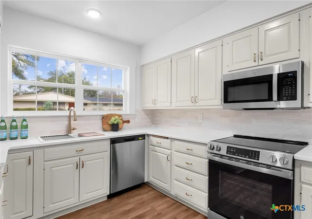 Photo 4 of Single family home for sale at 615 W Royal Ave, Temple, TX 76501 | MLS# 611116 | Listing updated on 2026-09-16