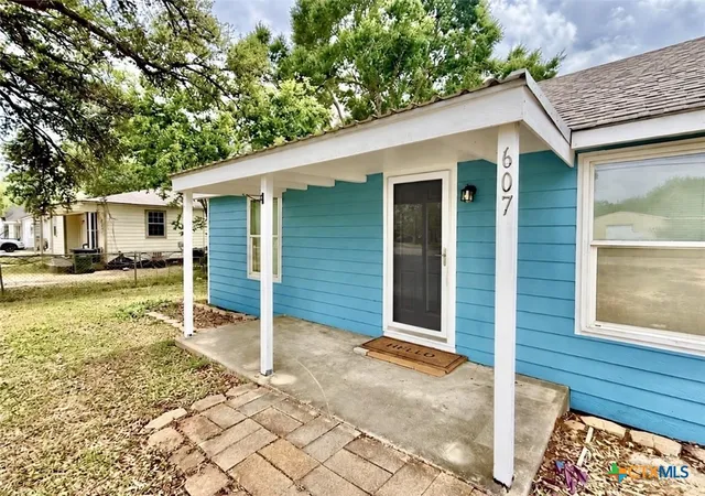Photo 3 of Single family home for sale at 607 S East St, Edna, TX 77957 | MLS# 611050 | Listing updated on 2026-09-12