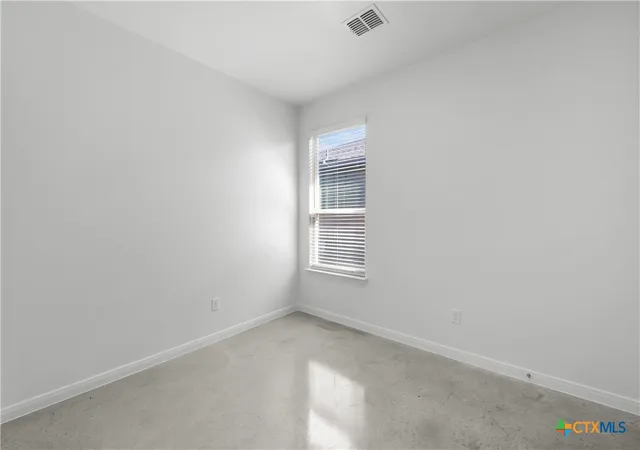 Listing Photo 2 - Condo for sale in building located at 643 Pacific Crest Trl, Copperas Cove, TX 76522