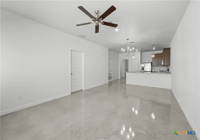 Listing Photo 5 - Condo for sale in building located at 643 Pacific Crest Trl, Copperas Cove, TX 76522