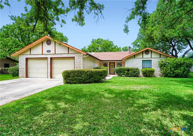 Photo 2 of Single family home for sale at 1406 Highland Dr, Marble Falls, TX 78654 | MLS# 610900 | Listing updated on 2026-09-11