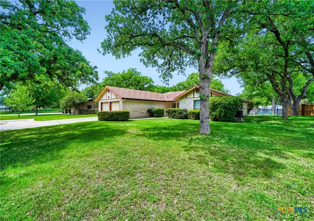 Photo 3 of Single family home for sale at 1406 Highland Dr, Marble Falls, TX 78654 | MLS# 610900 | Listing updated on 2026-09-11