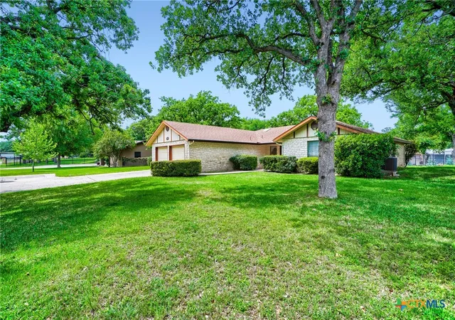 Photo 3 of Single family home for sale at 1406 Highland Dr, Marble Falls, TX 78654 | MLS# 610900 | Listing updated on 2026-09-11