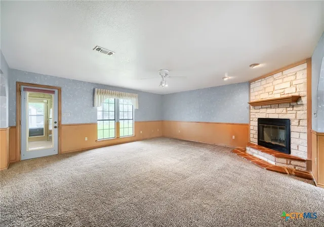 Photo 4 of Single family home for sale at 1406 Highland Dr, Marble Falls, TX 78654 | MLS# 610900 | Listing updated on 2026-09-11