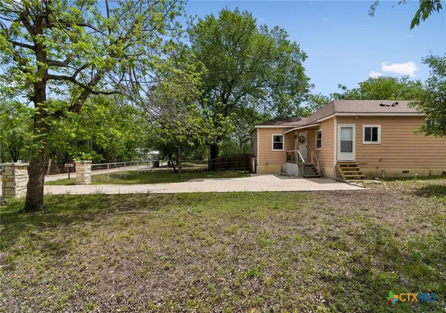 Photo 2 of Sale Pending at 810 Lamar St, Luling, TX 78648 | MLS# 611716 | Listing updated on 2026-08-25