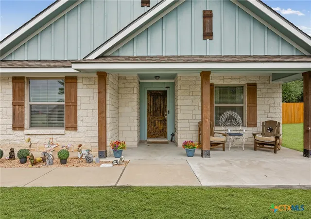 Photo 2 of Single family home for sale at 1701 Meadow Ln, Lockhart, TX 78644 | MLS# 611799 | Listing updated on 2026-10-02