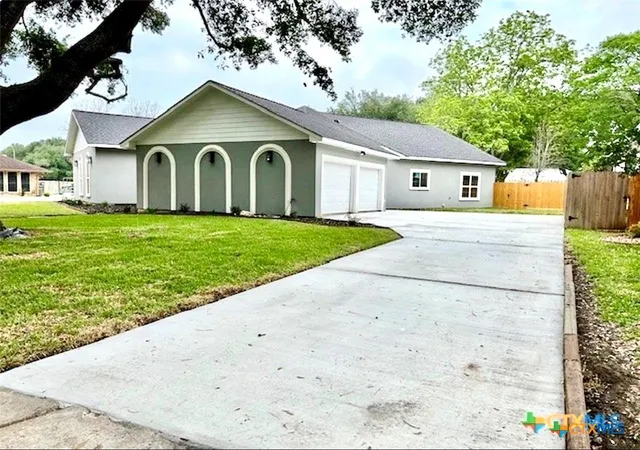 Photo 2 of Single family home for sale at 114 Chimney Rock Dr, Victoria, TX 77904 | MLS# 611794 | Listing updated on 2026-09-01