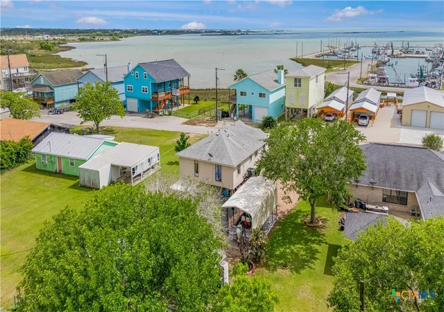Photo 4 of Single family home for sale at 205 E Bay Ave, Seadrift, TX 77983 | MLS# 611059 | Listing updated on 2026-08-04
