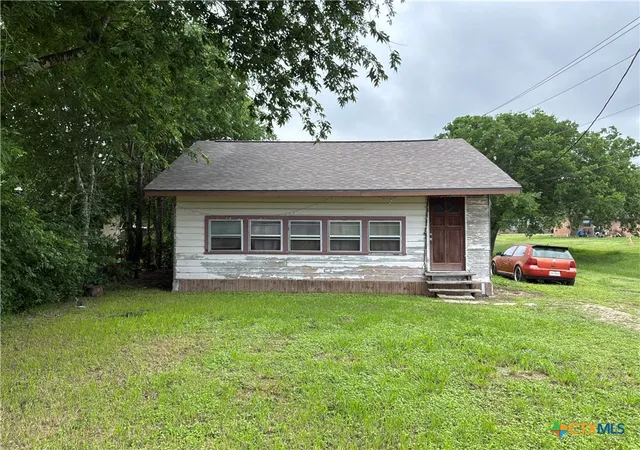 Single family home for sale at 601 E 5th Street, Nixon, TX 78140 | MLS# 611871