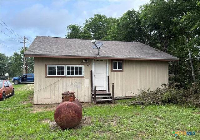Photo 3 of Single family home for sale at 601 E 5th Street, Nixon, TX 78140 | MLS# 611871 | Listing updated on 2026-08-12