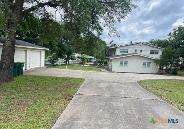 Photo 3 of Single family home for sale at 1128 Hill Cir E Dr, Granite Shoals, TX 78654 | MLS# 611898 | Listing updated on 2026-08-21