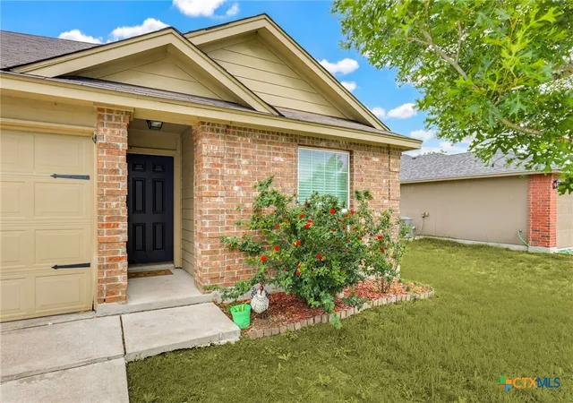 Photo 2 of Single family home for sale at 138 Talon Dr, Luling, TX 78648 | MLS# 611463 | Listing updated on 2026-08-28