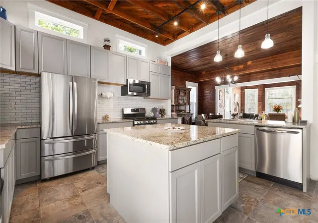 Photo 3 of Single family home for sale at 400 N Bowie St, Seguin, TX 78155 | MLS# 611932 | Listing updated on 2026-09-22