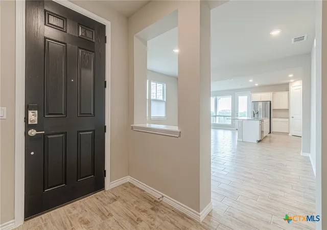 Listing Photo 4 - Condo for sale in building located at 404 Eagle Dr, San Marcos, TX 78666 - Unit #101