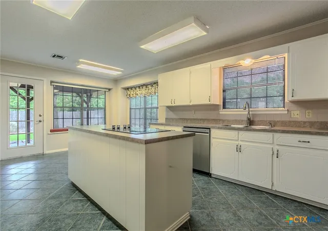 Photo 4 of Single family home for sale at 3502 Elm Dr, Temple, TX 76502 | MLS# 612211 | Listing updated on 2026-09-15