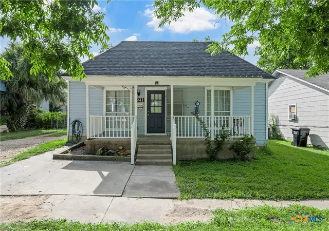 Photo 2 of Single family home for sale at 1211 S 17th Street, Temple, TX 76504 | MLS# 612081 | Listing updated on 2026-08-24