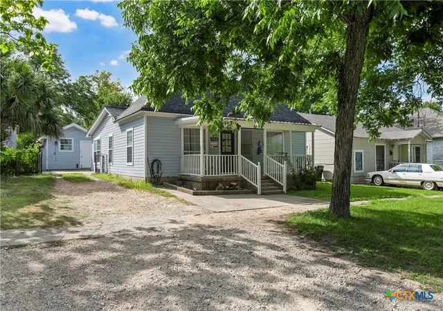 Photo 3 of Single family home for sale at 1211 S 17th Street, Temple, TX 76504 | MLS# 612081 | Listing updated on 2026-08-24
