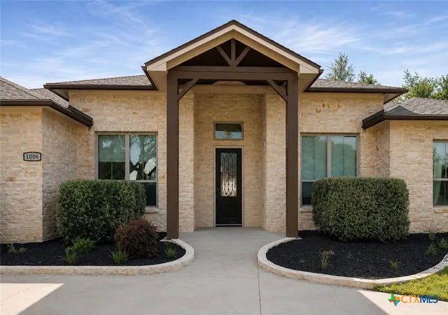 Photo 2 of Single family home for sale at 1006 Deer Xing, Salado, TX 76571 | MLS# 610474 | Listing updated on 2026-09-16